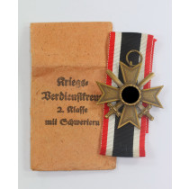 Kriegsverdienstkreuz 2. Klasse mit Schwertern, Hst. 85, in Verleihugstüte Julius Pietsch, Gablonz a.N
