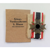 Kriegsverdienstkreuz 2. Klasse mit Schwertern, in Verleihungstüte Paul Meybauer, Berlin SW68