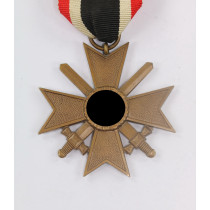 Kriegsverdienstkreuz 2. Klasse mit Schwertern, ohne Hersteller (Buntmetall)