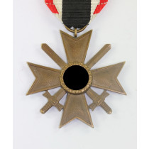 Kriegsverdienstkreuz 2. Klasse mit Schwertern, ohne Hersteller (Buntmetall)