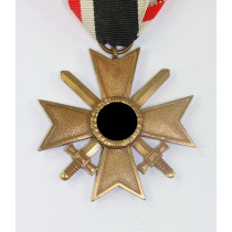 Kriegsverdienstkreuz 2. Klasse mit Schwertern, ohne Hersteller (Buntmetall)