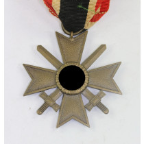 Kriegsverdienstkreuz 2. Klasse mit Schwertern, ohne Hersteller (Buntmetall)