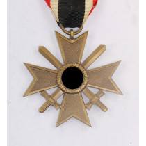 Kriegsverdienstkreuz 2. Klasse mit Schwertern, ohne Hersteller (Buntmetall)