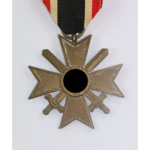 Kriegsverdienstkreuz 2. Klasse mit Schwertern, ohne Hersteller (Buntmetall)