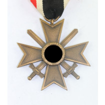 Kriegsverdienstkreuz 2. Klasse mit Schwertern, ohne Hersteller (Buntmetall)