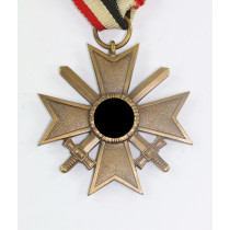 Kriegsverdienstkreuz 2. Klasse mit Schwertern, ohne Hersteller (Buntmetall)