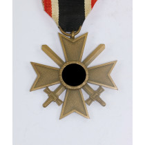 Kriegsverdienstkreuz 2. Klasse mit Schwertern, ohne Hersteller (Buntmetall)