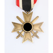 Kriegsverdienstkreuz 2. Klasse mit Schwertern, ohne Hersteller (Buntmetall)