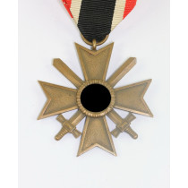 Kriegsverdienstkreuz 2. Klasse mit Schwertern, ohne Hersteller (Buntmetall)