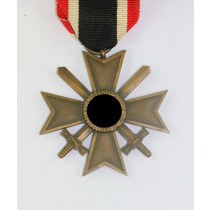 Kriegsverdienstkreuz 2. Klasse mit Schwertern, ohne Hersteller (Buntmetall)