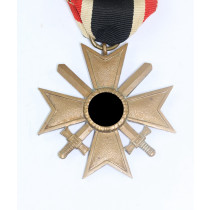 Kriegsverdienstkreuz 2. Klasse mit Schwertern, ohne Hersteller (Buntmetall)