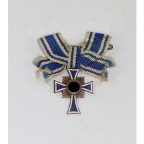 Miniatur Mutterkreuz in Bronze an Schleife