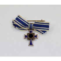 Miniatur Mutterkreuz in Bronze an Schleife