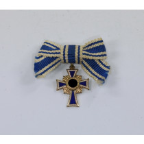 Miniatur Mutterkreuz in Gold an Schleife