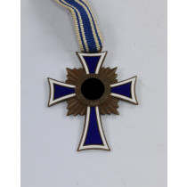 Mutterkreuz in Bronze, Der Deutschen Mutter