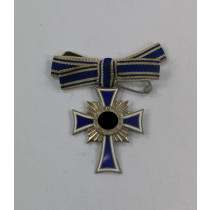  Mutterkreuz in Silber, an Schleife
