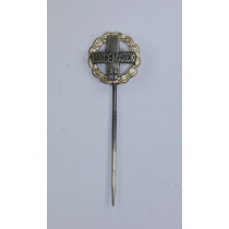 Nadel. Langemarckkreuz 26 R.K., mit Eichenlaubkranz