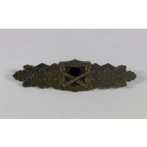 Nahkampfspange in Bronze, Hst. A.G.M.u.K. Gablonz (Arbeitsgemeinschaft Metalle und Kunststoffe, Gablonz)