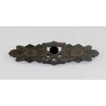 Nahkampfspange in Bronze, Hst. A.G.M.u.K. Gablonz (Arbeitsgemeinschaft Metalle und Kunststoffe, Gablonz)