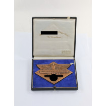 Nationalsozialistisches Fliegerkorps (NSFK), Plakette "Flug z. Deutschen Weinstrasse 1937", mit Etui und Urkunde
