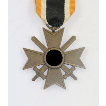 Kriegsverdienstkreuz 2. Klasse mit Schwertern, Buntmetall, oranges Band (!)