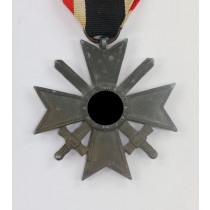  Kriegsverdienstkreuz 2. Klasse mit Schwertern, ohne Hersteller (Zink)