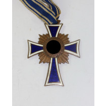 Mutterkreuz in Bronze, Der Deutschen Mutter