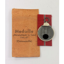 Ostmedaille, Hst. 100, in Verleihungstüte, Mittweider Metallwarenfabrik Rudolf Wächtler & Lange Mittweida
