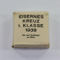 Umkarton Eisernes Kreuz 1. Klasse 1939, Carl Wild Hamburg