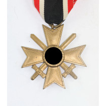 Kriegsverdienstkreuz 2. Klasse mit Schwertern, ohne Hersteller (Buntmetall)