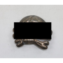 Waffen SS, Totenkopf für die Mütze, 1. Modell
