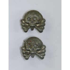  Wehrmacht Heer, Paar Totenköpfe für die Kragenspiegel der Panzertruppe (Eisen)