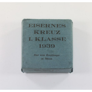 Blauer (!) Umkarton Eisernes Kreuz 1. Klasse 1939, Gebr. Godet & Co. Berlin  (!)