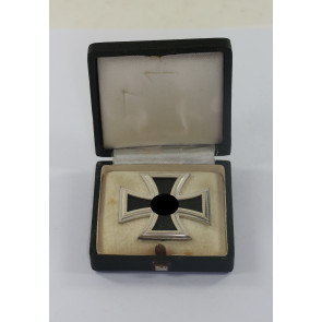 Eisernes Kreuz 1. Klasse 1939, Hst. 26 (B.H. Mayer, Pforzheim), im Etui (eckiger Drücker)