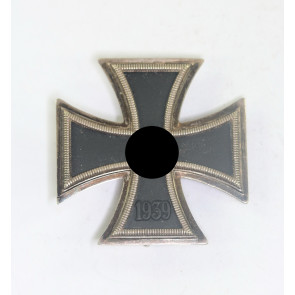 Eisernes Kreuz 1. Klasse 1939, Hst. L/52, zentral Punze (!), (C.F. Zimmermann, Pforzheim)