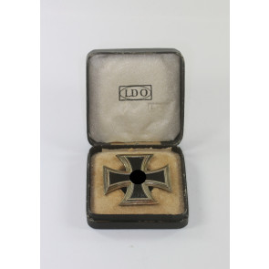 Eisernes Kreuz 1. Klasse 1939, Hst. L/56, Variante (!), an Schraubscheibe, im LDO Etui