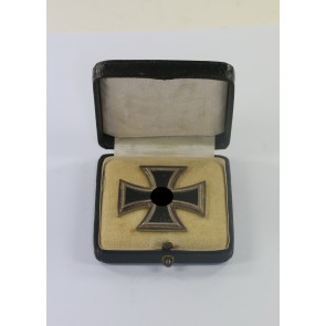  Eisernes Kreuz 1. Klasse 1939, Hst. L59 (Rune und Punkt), im Etui