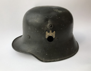 Wehrmacht, Paradestahlhelm M 18 (Aluminium), mit 2 Emblemen - Militaria-Berlin