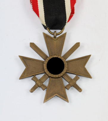Kriegsverdienstkreuz 2. Klasse mit Schwertern, Buntmetall - Militaria-Berlin