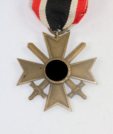  Kriegsverdienstkreuz 2. Klasse mit Schwertern, ohne Hersteller (Buntmetall) - Militaria-Berlin