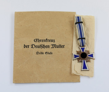 Mutterkreuz in Bronze, in Verleihungstüte Mittweidaer Matallwarenfabrik Rudolf Wächtler & Lange - Militaria-Berlin