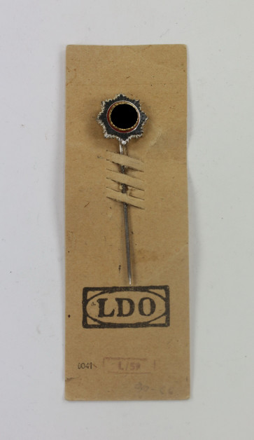  16 MM Miniatur Deutsches Kreuz in Gold, Hst. L/57 (Boerger & Co., Berlin), auf LDO Steckkarte L/57 - Militaria-Berlin