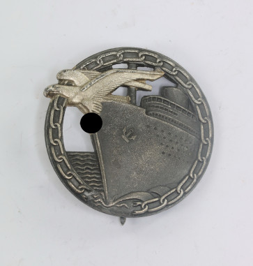  Blockadebrecher Kriegsabzeichen, Hst. Schwerin Berlin, Dishback Variante (!)  (Zink) - Militaria-Berlin