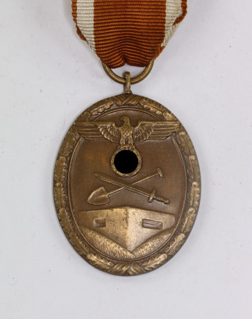  Deutsches Schutzwall Ehrenzeichen - Für Arbeit zum Schutze Deutschlands - Militaria-Berlin
