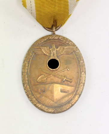  Deutsches Schutzwall Ehrenzeichen - Für Arbeit zum Schutze Deutschlands - Militaria-Berlin