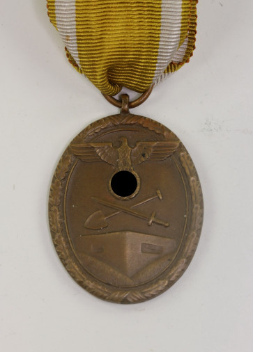  Deutsches Schutzwall Ehrenzeichen - Für Arbeit zum Schutze Deutschlands - Militaria-Berlin