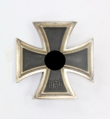  Eisernes Kreuz 1. Klasse 1939, Hst. L/11 ohne(!) Kasten (Wilhelm Deumer, Lüdenscheid) - Militaria-Berlin