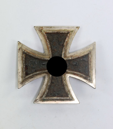  Eisernes Kreuz 1. Klasse 1939, Walter & Henlein, Gablonz (Bodenfund) - Militaria-Berlin