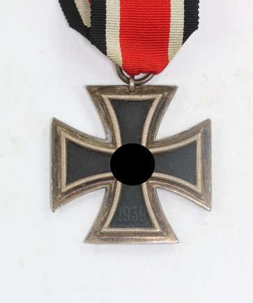  Eisernes Kreuz 2. Klasse 1939, Hst. 24 (Arbeitsgemeinschaft der Hanauer Plakettenhersteller, Hanau) - Militaria-Berlin