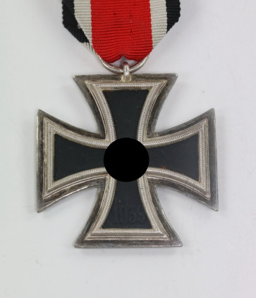  Eisernes Kreuz 2. Klasse 1939, Hst. 24 (Arbeitsgemeinschaft der Hanauer Plakettenhersteller, Hanau) - Militaria-Berlin